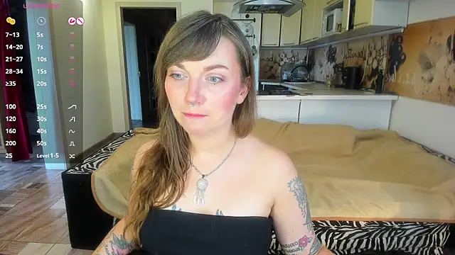 StacyTigerr online show from July 13, 10:25 am