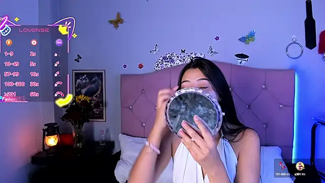 Snapshot of brenda_moris01 chatting on October 10, 9:26 pm brenda moris01 online show from October 10, 9:26 pm