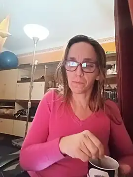 Snapshot of Dettybitch40 chatting on November 10, 4:12 pm Dettybitch40 online show from November 10, 4:12 pm