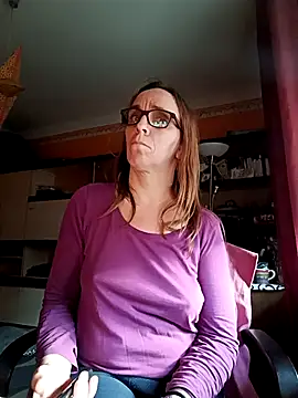 Snapshot of Dettybitch40 chatting on November 3, 2:53 pm Dettybitch40 online show from November 3, 2:53 pm