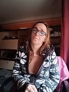 Snapshot of Dettybitch40 chatting on December 14, 11:49 am Dettybitch40 online show from December 14, 11:49 am