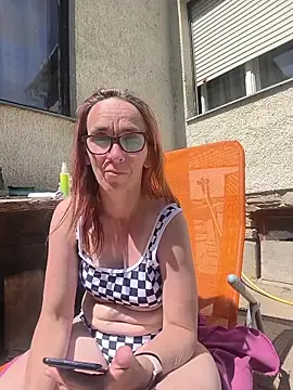 Dettybitch40 online show from May 4, 10:18 am