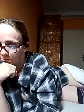 Snapshot of Dettybitch40 chatting on October 20, 8:53 pm Dettybitch40 online show from October 20, 8:53 pm