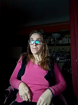 Snapshot of Dettybitch40 chatting on October 28, 5:01 pm Dettybitch40 online show from October 28, 5:01 pm