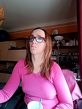 Snapshot of Dettybitch40 chatting on October 25, 10:58 am Dettybitch40 online show from October 25, 10:58 am