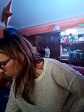 Snapshot of Dettybitch40 chatting on November 7, 8:46 pm Dettybitch40 online show from November 7, 8:46 pm