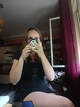 Dettybitch40 online show from May 30, 9:15 am