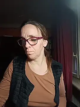 Snapshot of Dettybitch40 chatting on November 28, 3:12 pm Dettybitch40 online show from November 28, 3:12 pm