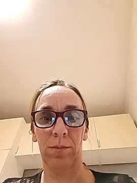 Snapshot of Dettybitch40 chatting on November 5, 6:11 pm Dettybitch40 online show from November 5, 6:11 pm