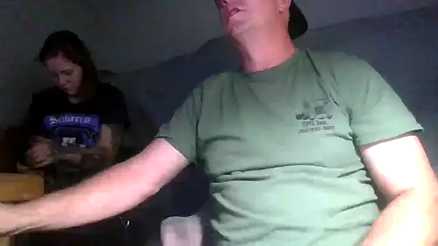 Snapshot of COCKNDRILLER chatting on October 16, 6:43 am COCKNDRILLER online show from October 16, 6:43 am