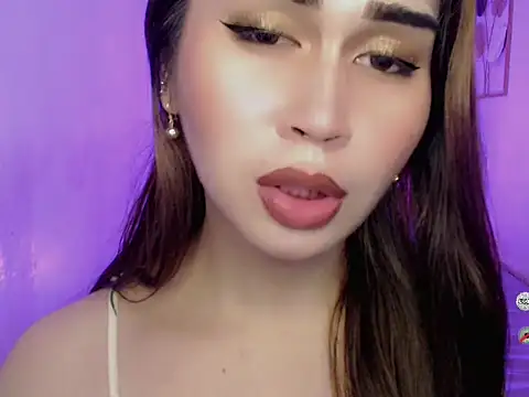 Snapshot of AlodiaOfCums chatting on November 17, 1:37 pm AlodiaOfCums online show from November 17, 1:37 pm