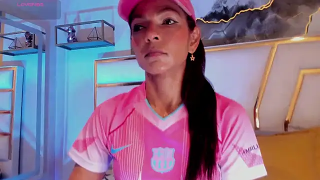 HannaPetit online show from March 31, 7:05 pm