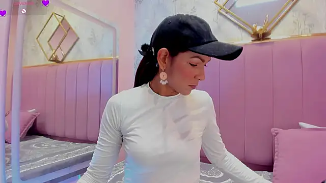 HannaPetit online show from April 15, 7:18 pm