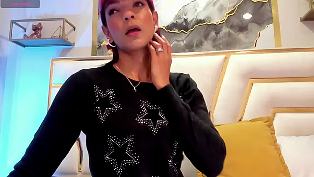 HannaPetit online show from November 8, 7:06 pm