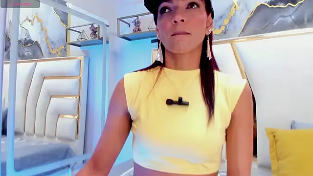 Snapshot of HannaPetit chatting on February 19, 7:00 pm HannaPetit online show from February 19, 7:00 pm