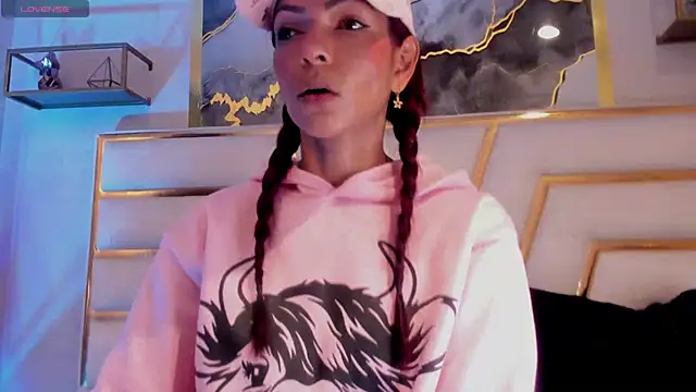 HannaPetit online show from April 9, 7:09 pm