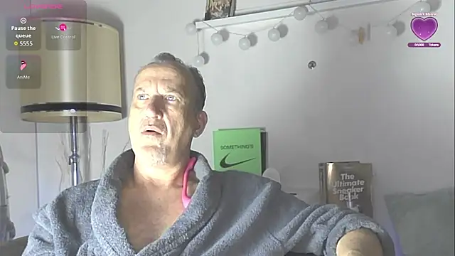 Snapshot of openminddaddy chatting on February 7, 11:29 am openminddaddy online show from February 7, 11:29 am