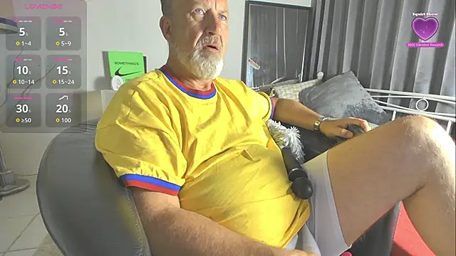 Snapshot of openminddaddy chatting on May 23, 10:09 pm openminddaddy online show from May 23, 10:09 pm