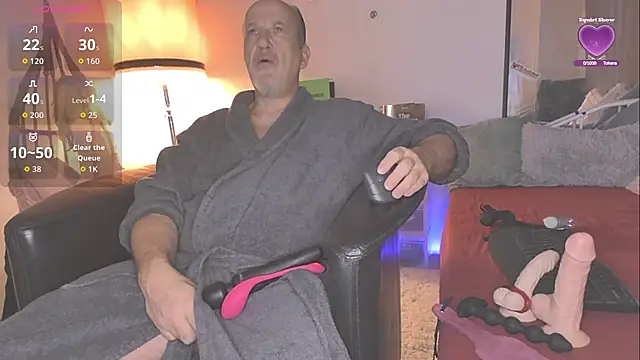 Snapshot of openminddaddy chatting on February 13, 4:45 am openminddaddy online show from February 13, 4:45 am