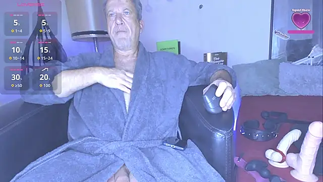 Snapshot of openminddaddy chatting on February 9, 9:18 am openminddaddy online show from February 9, 9:18 am