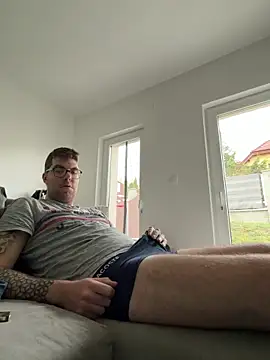 Snapshot of asiandeuutschepaar chatting on March 30, 7:32 am asiandeuutschepaar online show from March 30, 7:32 am