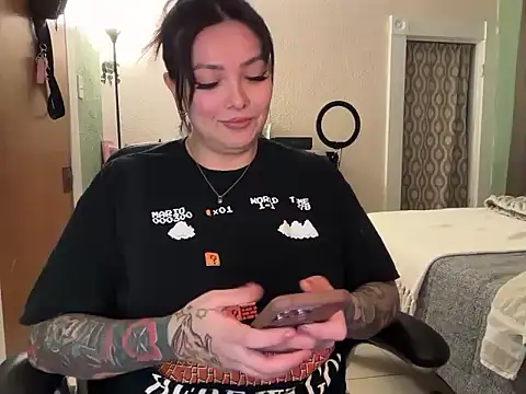 nativepumpkin95 online show from October 15, 1:59 am