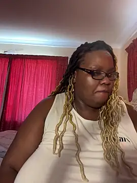 Snapshot of Michyboldy chatting on February 25, 11:43 am Michyboldy online show from February 25, 11:43 am