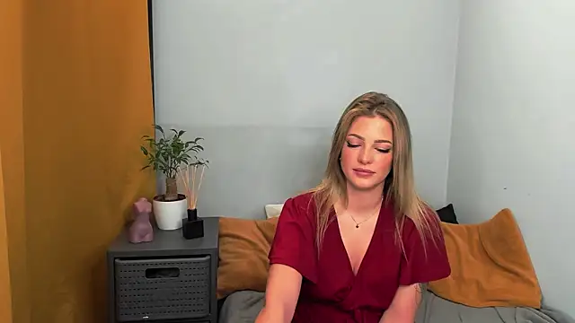 LilyBlondee online show from February 1, 11:53 am