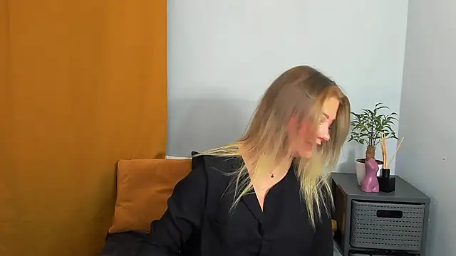 LilyBlondee online show from March 22, 8:37 pm