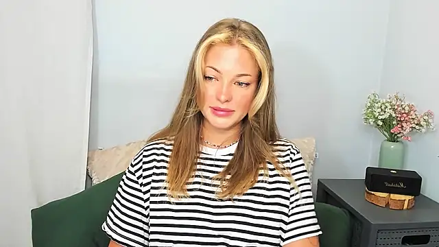 LilyBlondee online show from May 30, 4:30 am