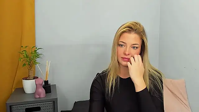 LilyBlondee online show from December 8, 10:47 pm