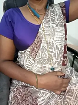 Snapshot of Tamil-hotwife chatting on June 15, 4:45 am Tamil-hotwife online show from June 15, 4:45 am