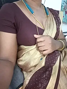 Snapshot of Tamil-hotwife chatting on June 12, 9:01 pm Tamil-hotwife online show from June 12, 9:01 pm