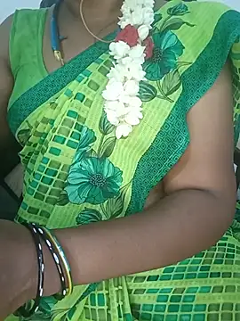 Snapshot of Tamil-hotwife chatting on July 5, 12:15 am Tamil-hotwife online show from July 5, 12:15 am