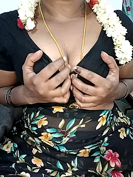 Snapshot of Tamil-hotwife chatting on April 23, 5:03 pm Tamil-hotwife online show from April 23, 5:03 pm