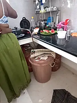 Snapshot of Tamil-hotwife chatting on March 3, 9:02 am Tamil-hotwife online show from March 3, 9:02 am