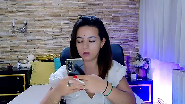 Snapshot of PlayfulElla chatting on February 17, 3:11 pm PlayfulElla online show from February 17, 3:11 pm