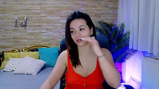 Snapshot of PlayfulElla chatting on February 24, 5:54 am PlayfulElla online show from February 24, 5:54 am