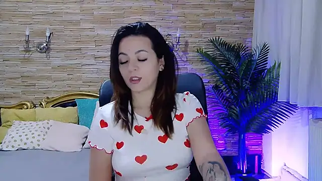 Snapshot of PlayfulElla chatting on February 26, 6:19 am PlayfulElla online show from February 26, 6:19 am