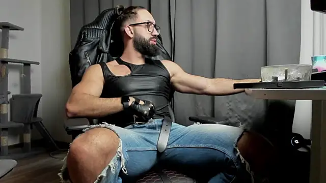 liamaesthetic online show from January 31, 7:18 am