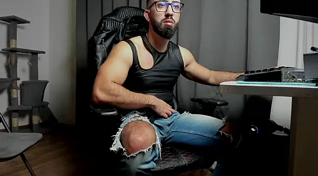 liamaesthetic online show from March 5, 7:27 pm