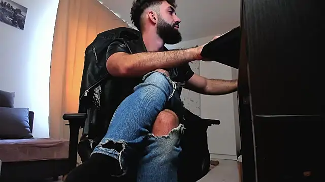 liamaesthetic online show from April 1, 6:59 am