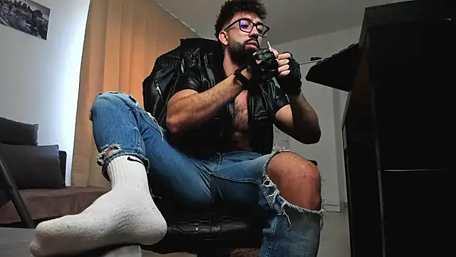 liamaesthetic online show from February 16, 7:40 am