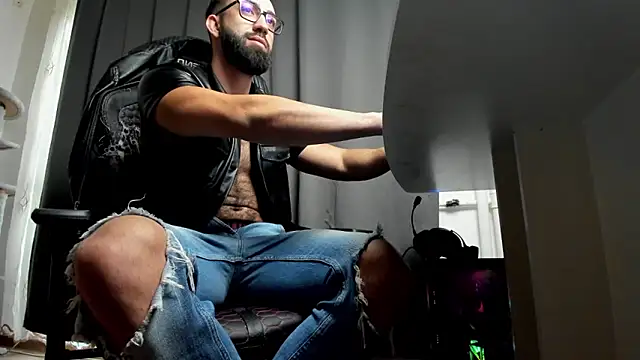 liamaesthetic online show from November 26, 8:36 am