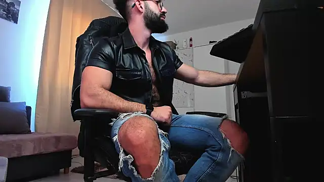 liamaesthetic online show from February 27, 7:19 am