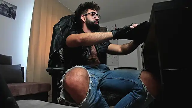 liamaesthetic online show from February 28, 7:19 am