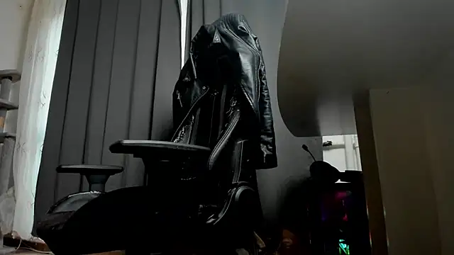 liamaesthetic online show from November 15, 8:29 am