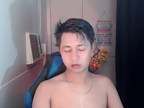 khael moreno online show from November 13, 5:17 pm