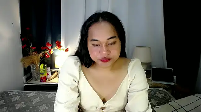 Snapshot of bettina_love chatting on December 9, 2:17 pm bettina love online show from December 9, 2:17 pm