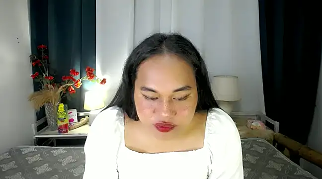 Snapshot of bettina_love chatting on December 11, 1:17 pm bettina love online show from December 11, 1:17 pm